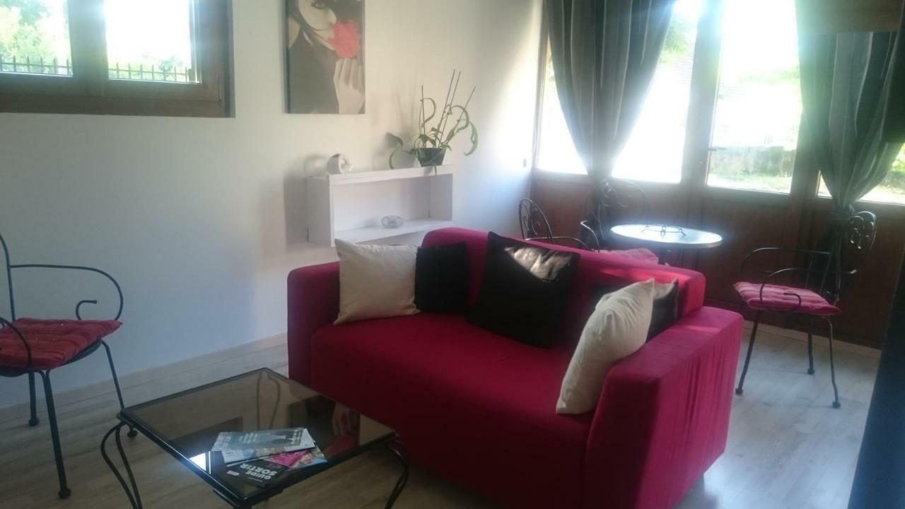 Le Vieux Pressoir Apartment Saint-Germain-lès-Arlay Exterior photo